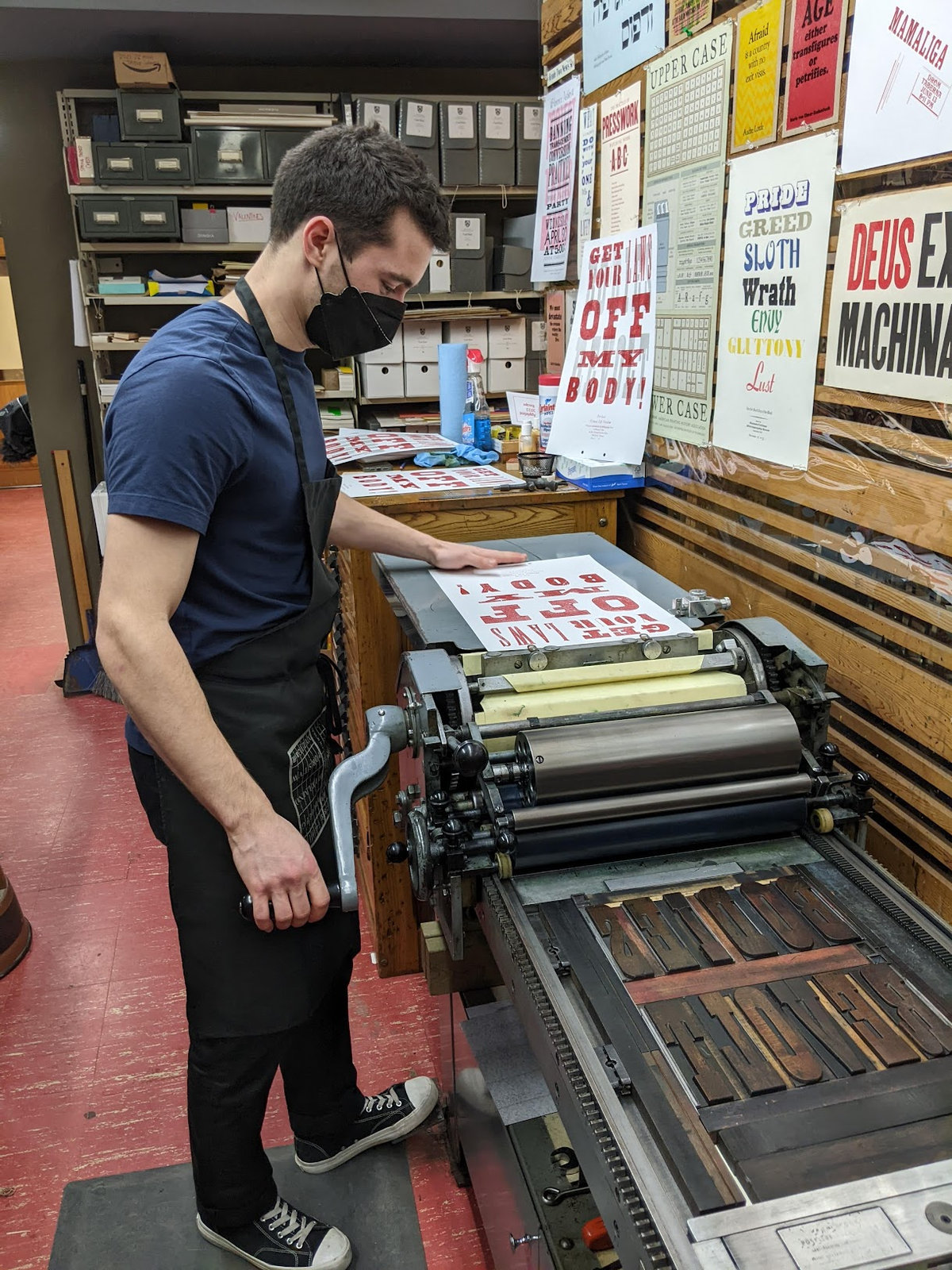 Ceci n'est pas une presse — linocut print 1