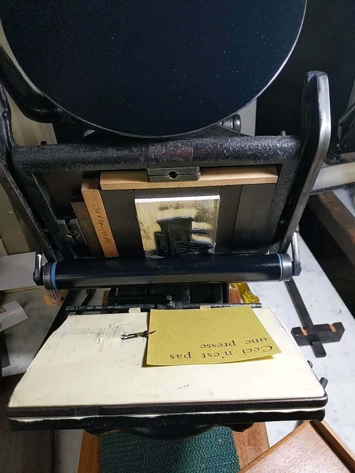 Ceci n'est pas une presse — print sample