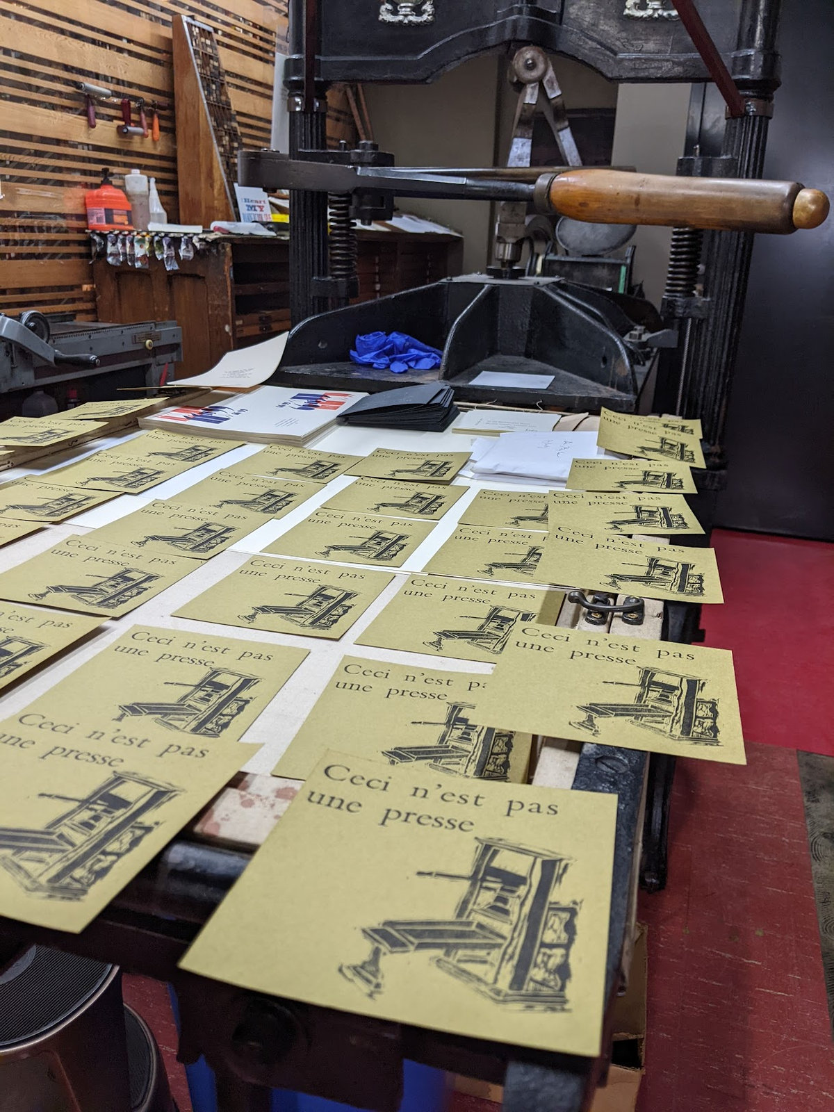 Ceci n'est pas une presse — prints on press